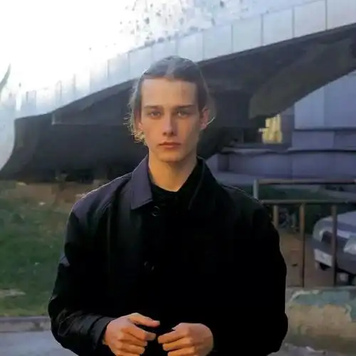Tomás